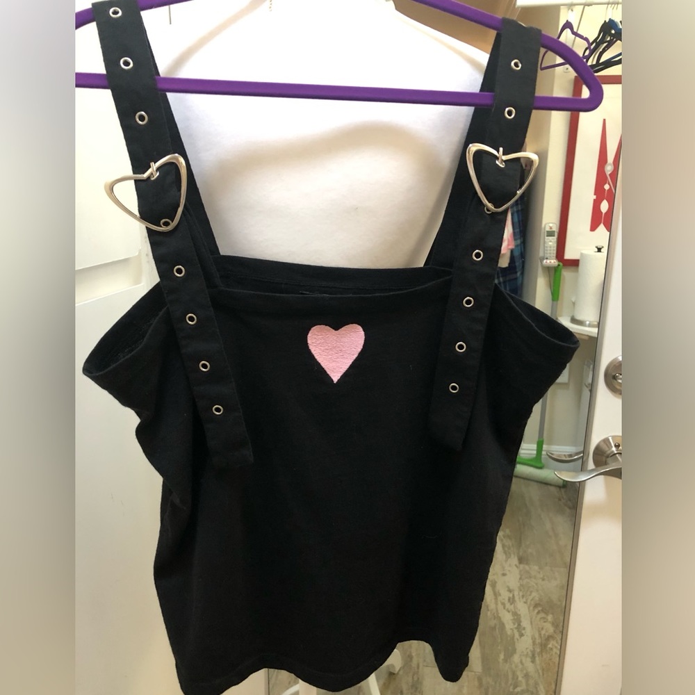 HOT TOPIC adorable heart tank. Great condition XL